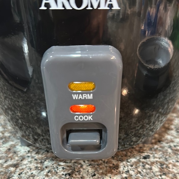 Aroma Black Rice Cooker with Steamer - Picture 7 of 16